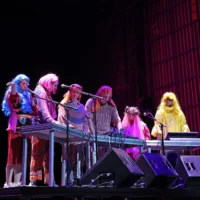 In costumes, six performers of the collective Meine Damen und Herren stand at the turntables for their musical contribution.