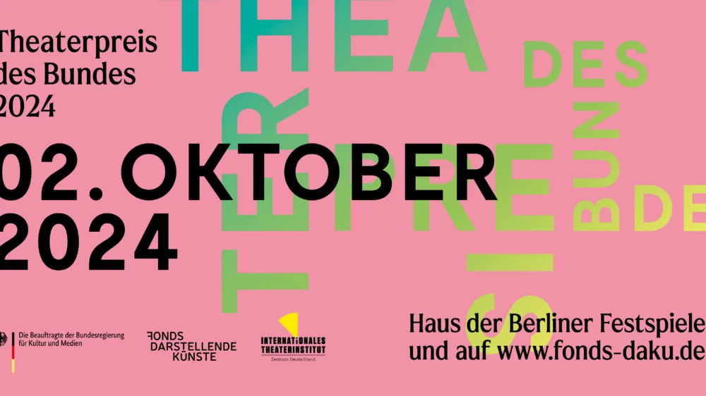 Kachel: Schriftzug 02. Oktober 2024 Theaterpreis des Bundes, Haus der Berliner Festspiele und auf www.fonds-daku.de schwarz auf rosafarbenem Hintergrund.