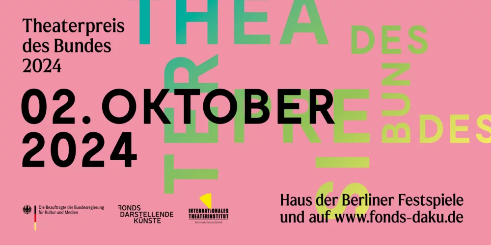 Kachel: Schriftzug 02. Oktober 2024 Theaterpreis des Bundes, Haus der Berliner Festspiele und auf www.fonds-daku.de schwarz auf rosafarbenem Hintergrund.